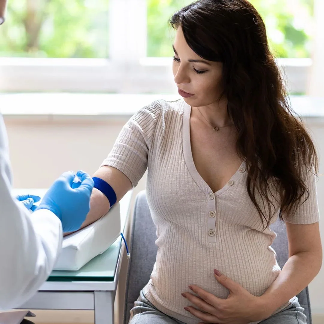 Xét nghiệm canxi cho bà bầu sớm, đừng để "thiếu hụt thầm lặng" tàn phá sức khỏe mẹ và bé!